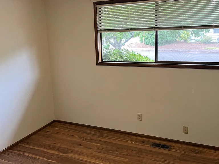 1595 Amberland Ave — Photo 10