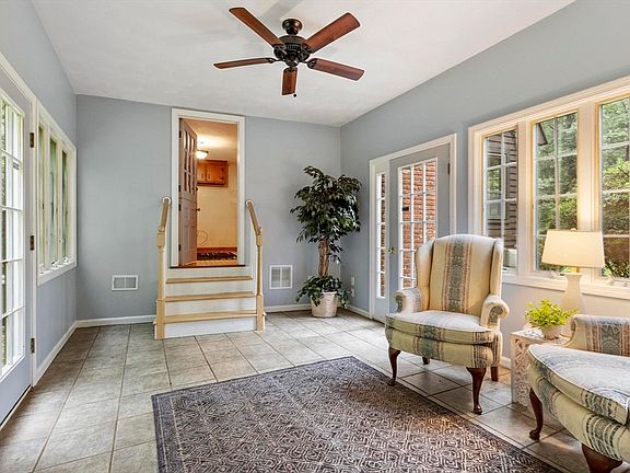 5th image of 323 Old Westford Rd