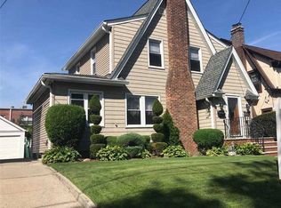 40-32 203rd St, Bayside, NY 11361