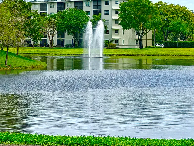 2200 S Cypress Bend Dr #101 — Photo 47