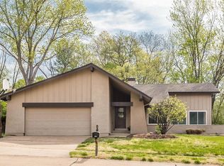 1284 Luray Dr, Chesterfield, MO 63017