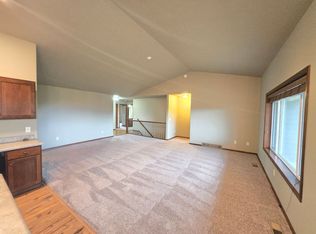 3208 E 3rd St, Sioux Falls, SD 57103