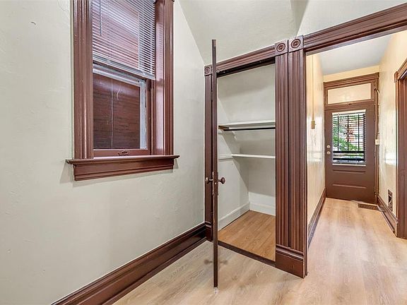 5th image of 2122 Stansbury St