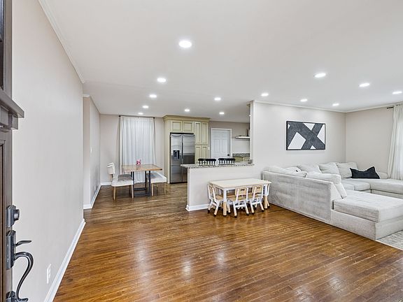 3rd image of 639 Four Seasons Rd
