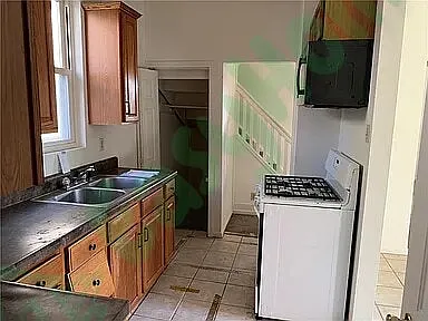 230 Locust St — Photo 2