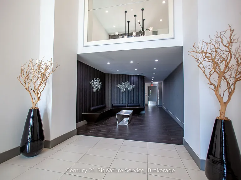 90 Trinity St #507 — Photo 2