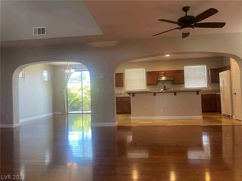 3 bed, 2.5 bath, 2533 sqft, $2,495 — Photo 2