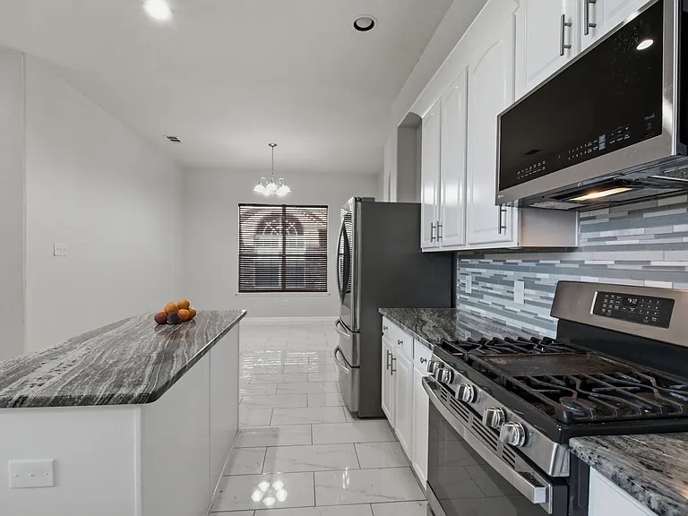 9309 Stonewood Dr — Photo 8