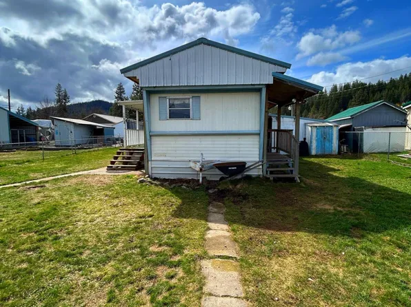 505 Wyoming Ave, Pinehurst, ID 83850