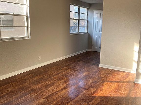 2nd image of 1813 W 6th St APT 1