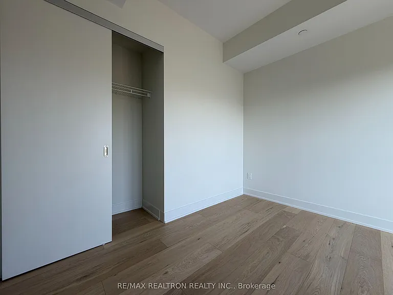 322 Dupont St #502 — Photo 23