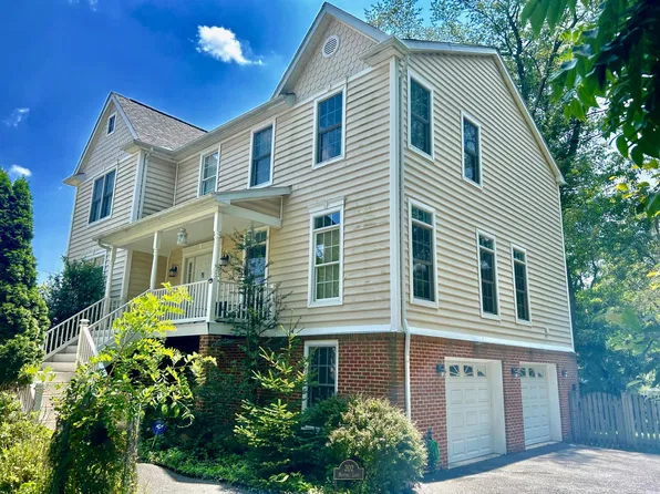 202 Martins Ln, Rockville, MD 20850