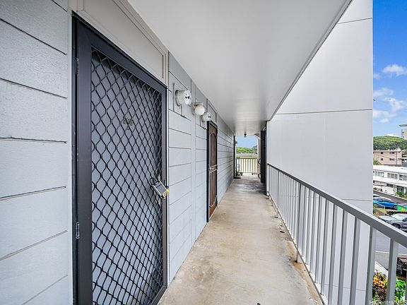 4th image of 1718 Anapuni St APT 303