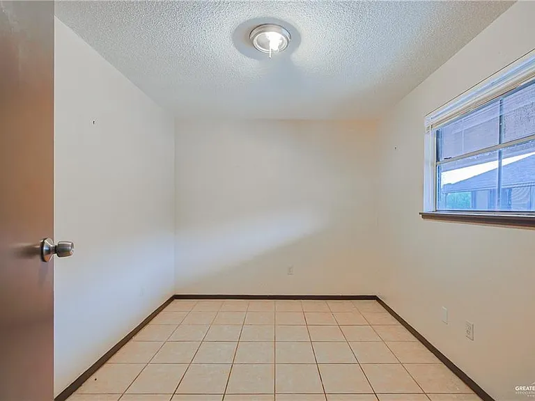 1521 W Nolana Ave #D — Photo 12