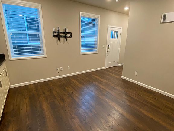 2nd image of 5015 Admiral St