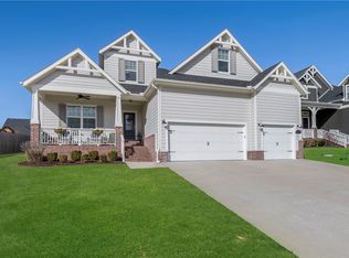 906 Chancery Ln, Cave Springs, AR 72718