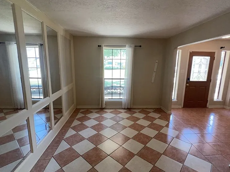 18507 Sweetmeadow Dr — Photo 4