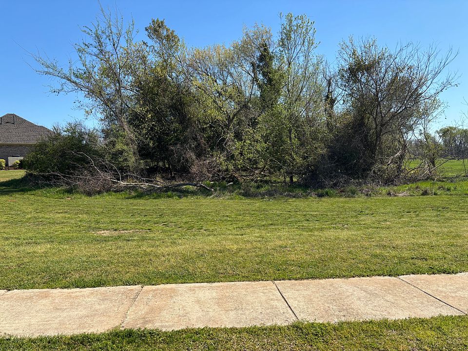 2nd image of 305 Rivernorth Drive