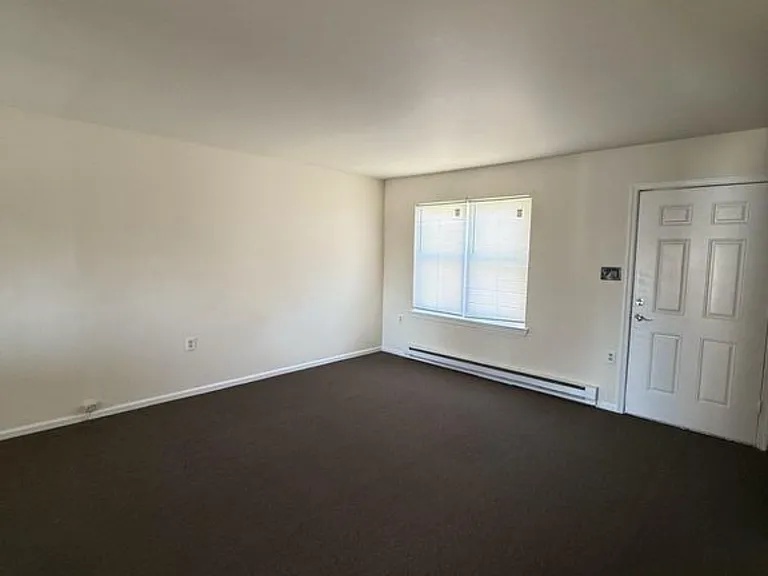 2825 Rhonda Ln — Photo 3