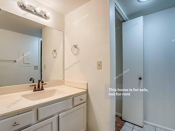5th image of 10610 S 48th St Unit 2092