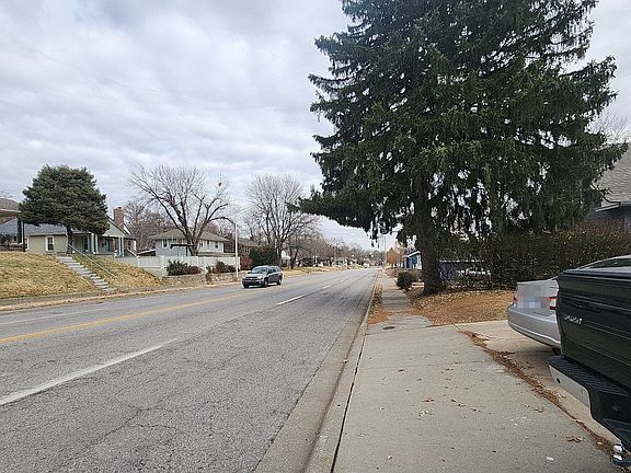 4th image of 2421 State Ave