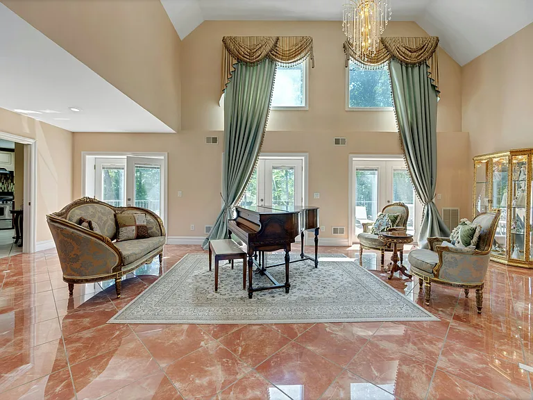 252 Mabel Pl — Photo 9