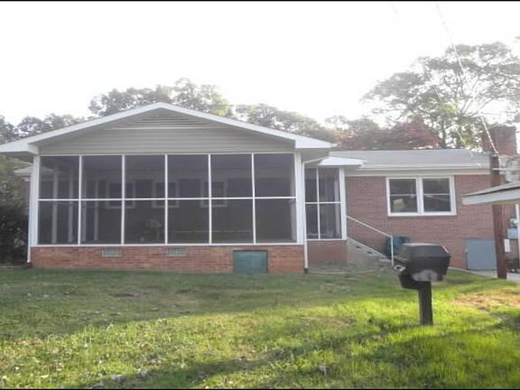 2nd image of 2733 Woodbury Dr