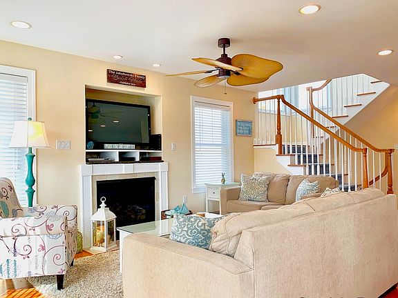 3rd image of 35 52nd St W #Sea