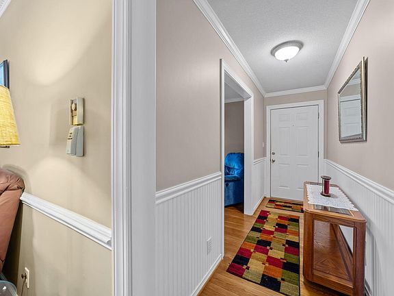4th image of 14 Forest Ln