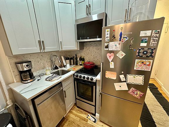 3rd image of 224 E 21st St APT 3C