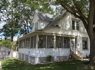 608 Browns Lake Dr, Burlington, WI 53105