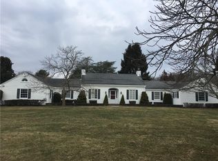 9 Griswold Ave, Bristol, RI 02809
