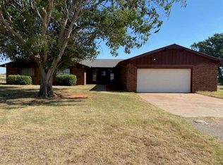 2905 Beverly Ln, Clinton, OK 73601