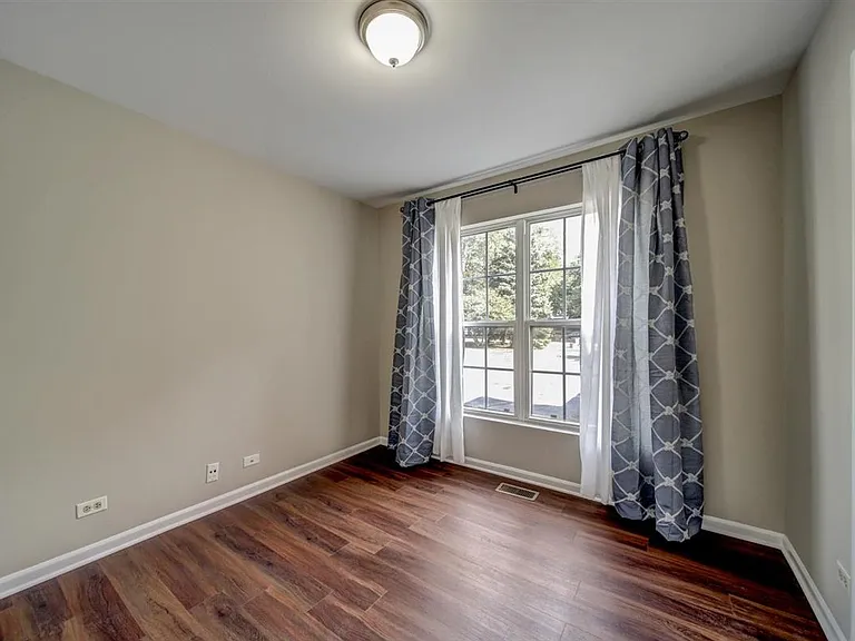 5S530 Scots Dr #18F — Photo 14