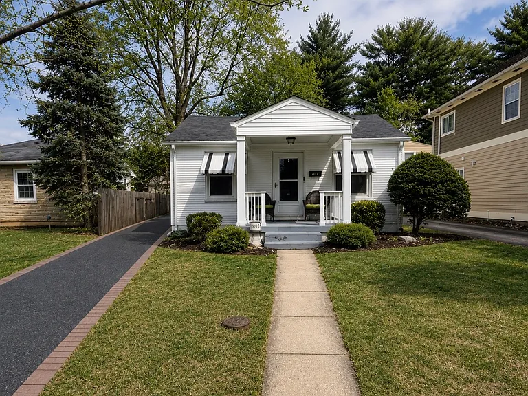 6031 Winthrop Ave — Photo 1