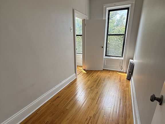 4th image of 319 Smith St APT 2