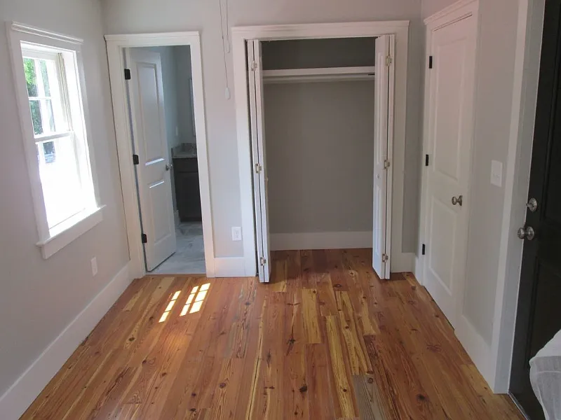 Building Photo - 15 Sires St