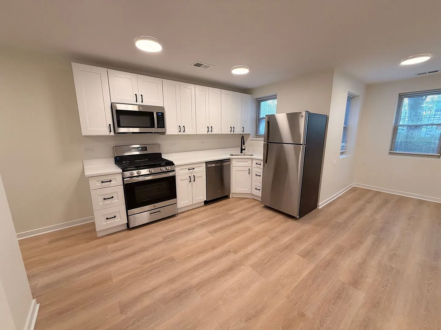 2 bed, 775 sqft, $1,825 — Photo 4