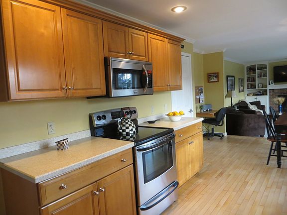 5th image of 125 Drumlin View Dr