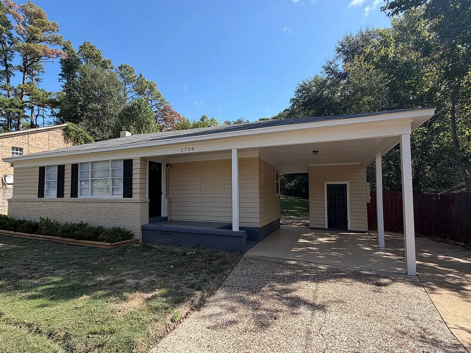 2738 W Skyline Cir — Photo 1