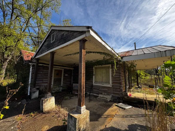 2210 N Hurricane Creek Rd, Mc Ewen, TN 37101