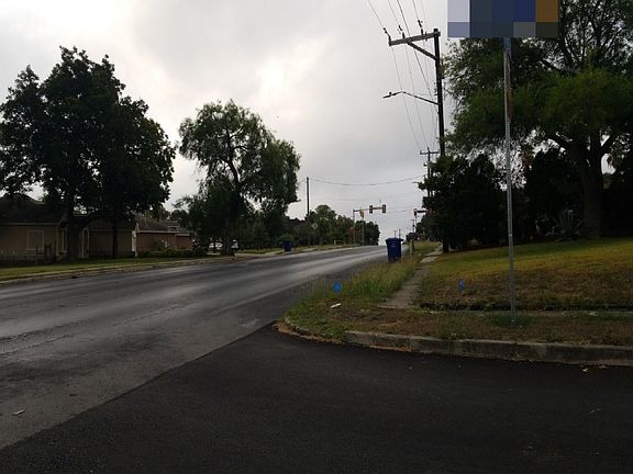 5th image of 1719 Hillcrest Dr