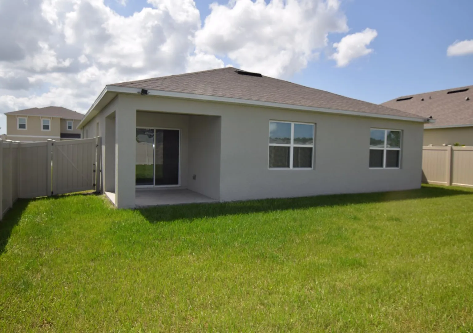 4 Bedroom, 2 bath Single Family Home at 5215 Mahogany Drive, Mount Dora, FL 32757 — Photo 4