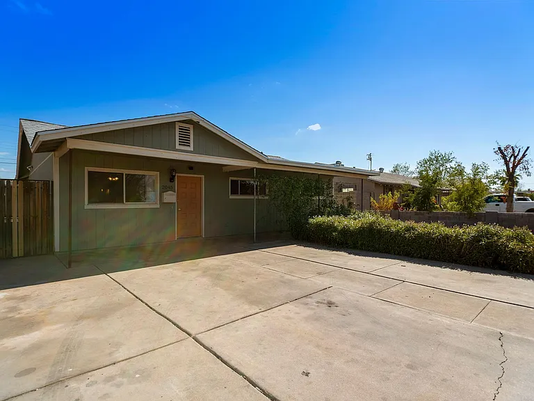 2045 E Don Carlos Ave — Photo 3