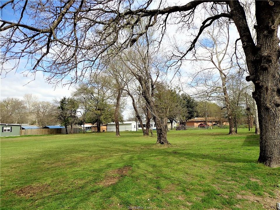 1st image of 7 Brady Dr