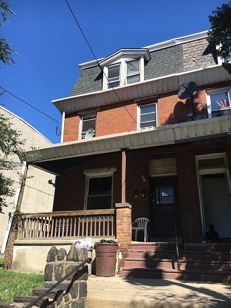 2nd image of 211 Main St