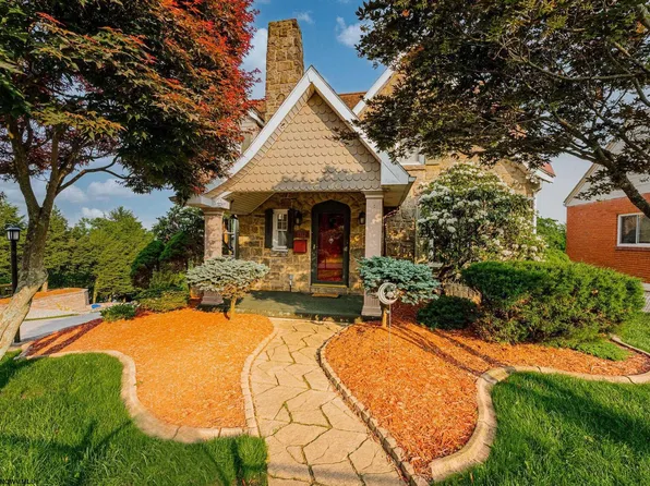 1312 Peacock Ln, Fairmont, WV 26554