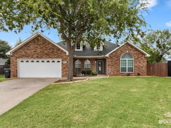 5 Blazing Star Ct, Wichita Falls, TX 76310