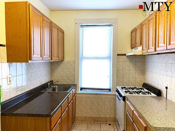4th image of 4527 40th St APT 3R