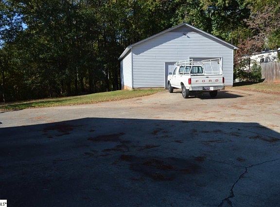 3rd image of 313 Pine Knoll Dr